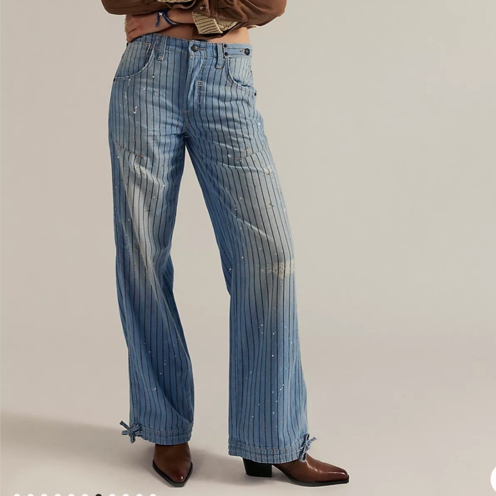 We The Free Don't Wait Up Pinstripe Boyfriend Jeans Blue Striped pants NWOT 28